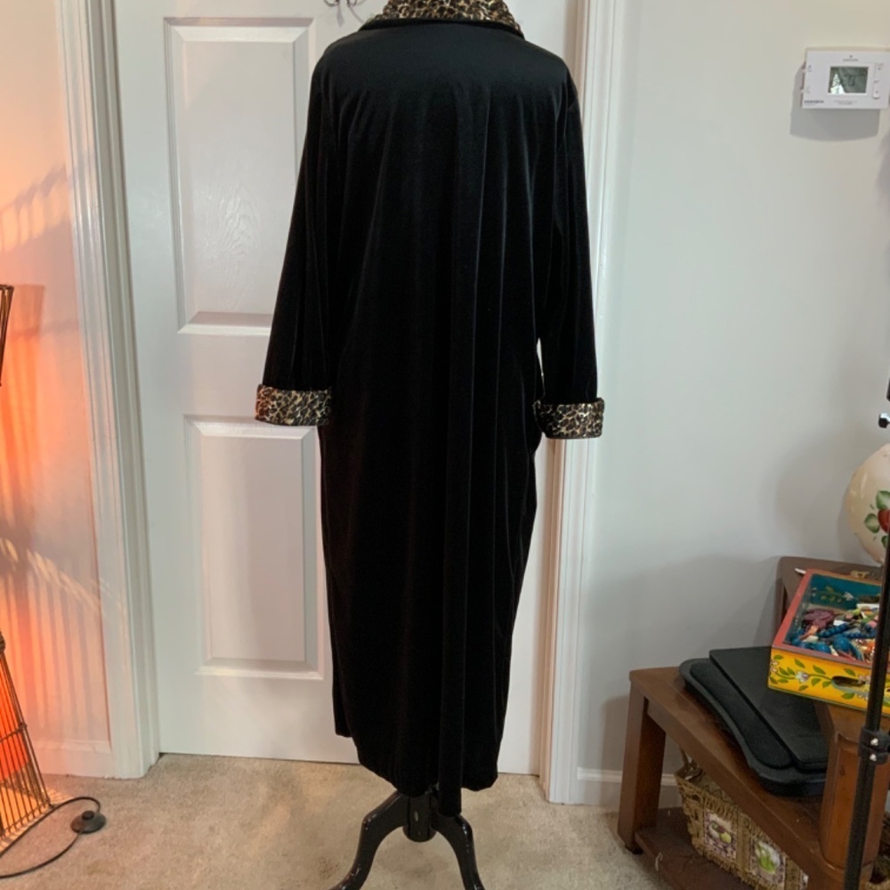 Vintage Black Velvet Leopard Print Details Long Robe Loungewear Size Large - Picture 5 of 11